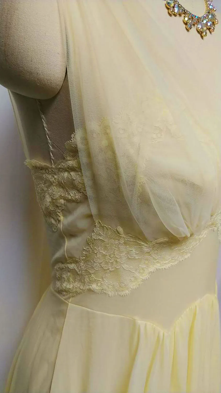 *  BEAUTIFUL VINTAGE VANITY FAIR APPLIQUES, LACE & TULLE NYLON TRICOT NIGHTGOWN IN LEMON CHIFFON