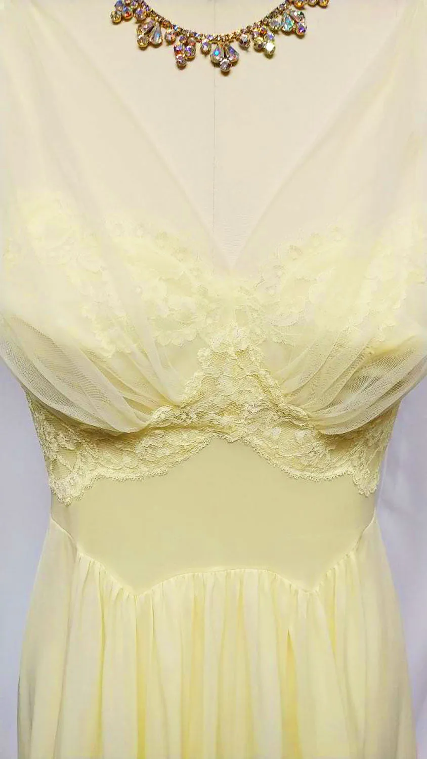 *  BEAUTIFUL VINTAGE VANITY FAIR APPLIQUES, LACE & TULLE NYLON TRICOT NIGHTGOWN IN LEMON CHIFFON