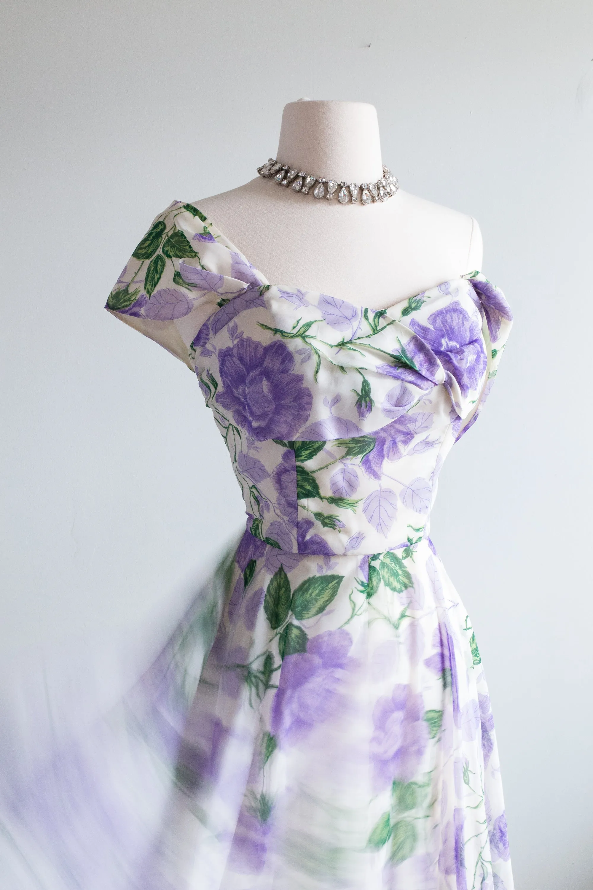 1950's Purple Rose Garden Formal Gown With Romantic Neckline / Medium