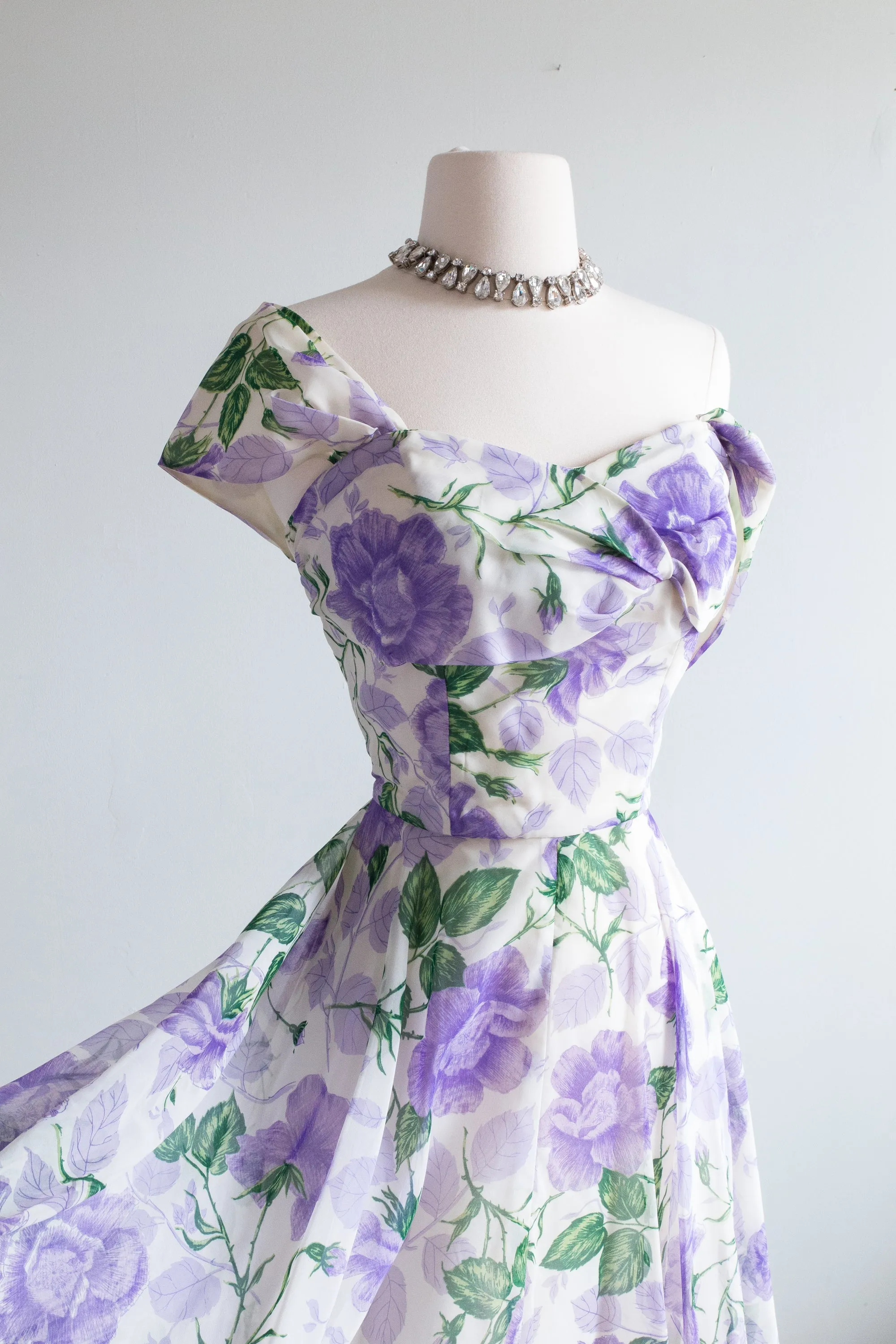 1950's Purple Rose Garden Formal Gown With Romantic Neckline / Medium