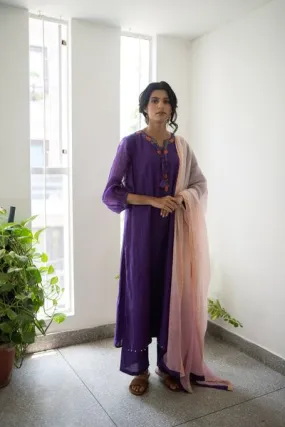 FEATURING HANDWOVEN CHANDERI KURTA WITH RESHAM & DABKA