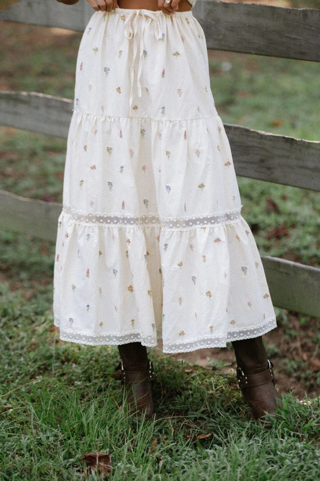 Floral Embroidered Lace Skirt-Cream