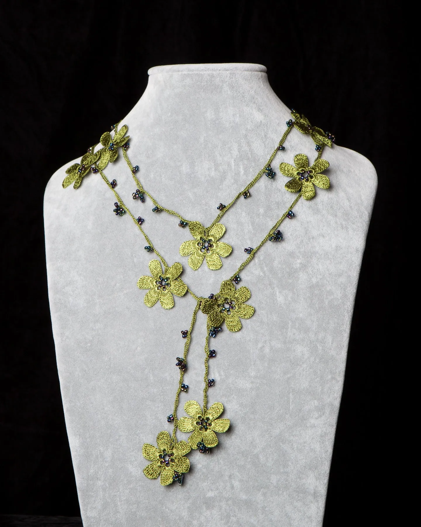 Lariat with Pomegranate Flowers - Green